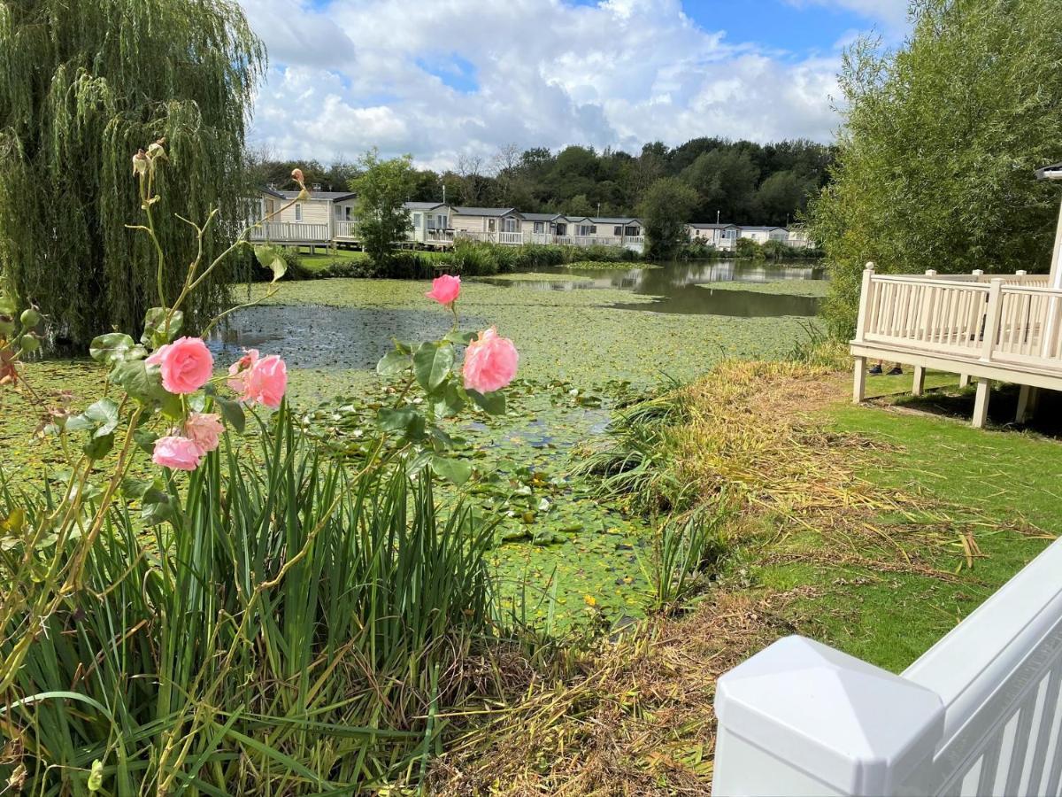 Villa Lilly Pad South Cerney Exterior foto